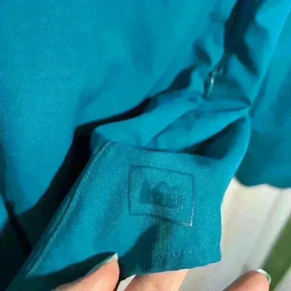 REI Sahara Long Sleeve Shirt. Teal, Size Large. Tons of pockets, vented back. - Picture 8 of 16